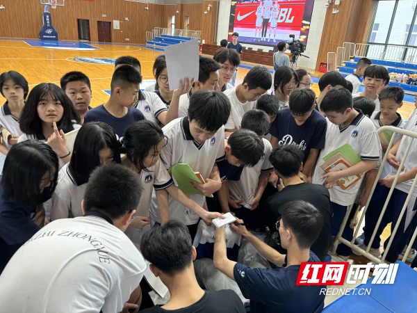 如何在快攻中合理分配场上位置?_1